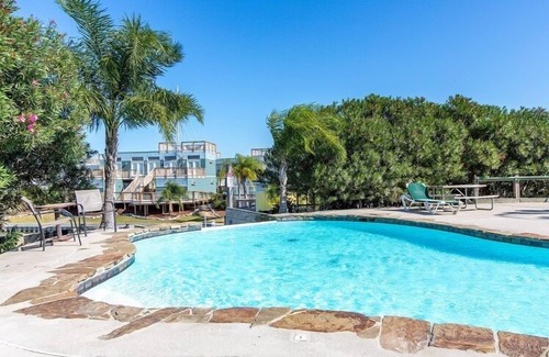 Ponchartrain Park Casa | Unique Luxury Two Bedroom Villa Flotante en