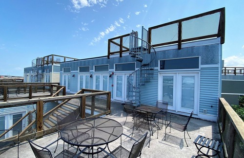 Ponchartrain Park Casa | Unique marina living Just 12 Minutes From The French Quarter