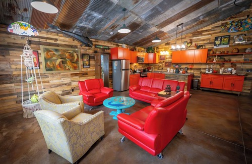Mount Sterling Casa | Sleeps 8 in a 2-story grain bins (2 queen beds, 1 queen bunk bed and 2 full bathrooms; each grain bin level has its own full bathroom) All guests of the Hermann Grain Bins have full access to the full service kitchen, dining area, living room comp