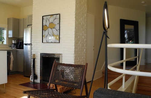 Portland Heights Apartamento | Unique, modern 2-level 1BR+Office or 2BR, w/fireplace, mtn views, near downtown