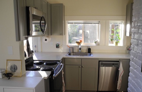 Portland Heights Apartamento | Unique, modern 2-level 1BR+Office or 2BR, w/fireplace, mtn views, near downtown