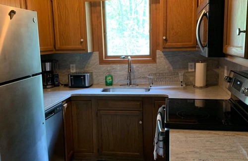 Tunkhannock Township Casa | Unique Mountain Cottage with Hot tub, Game Room, Central AC