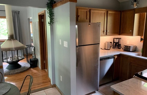 Tunkhannock Township Casa | Unique Mountain Cottage with Hot tub, Game Room, Central AC