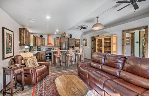Red River Cabina | Unique Mtn Getaway w/ Stunning Outdoor Area!