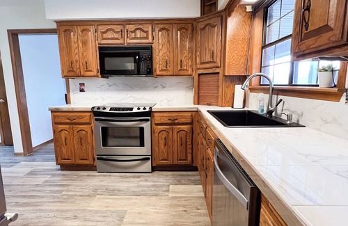 Proctor Otro | Country Farmhouse w/ Pool & Creek Access