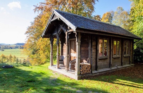 Nairn Cabina | Cabina noruega única encaramada sobre el río Findhorn con una vista impresionante