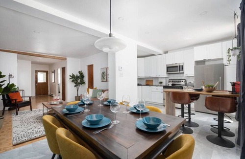Ville-Marie Apartamento | Unique Old Montreal Parking & Yard Patio 10 Guests