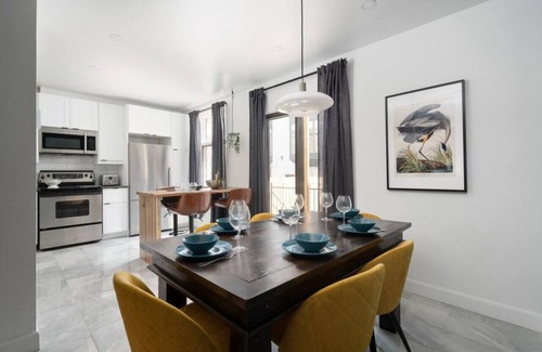 Ville-Marie Apartamento | Unique Old Montreal Parking & Yard Patio 10 Guests