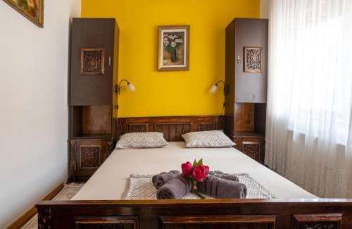 Old Town Casa | Unique Old Town Home 2min to Beach and Harbour Private Entrance