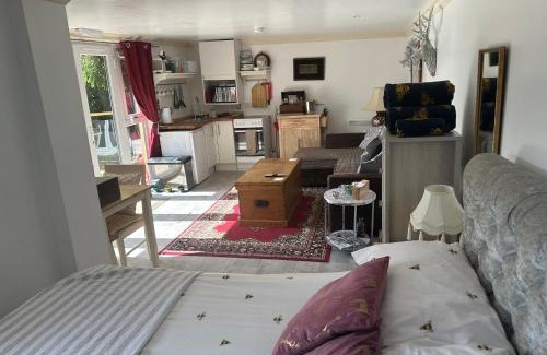 Larkhall Apartamento | Unique Orchard Lodge for couples with hot tub