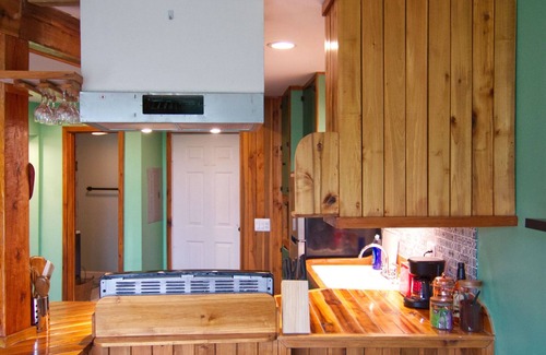 Wildwood Casa | Unique Outdoorman's Dream! 25 Minutes to Chattanooga! Full Kitchen! Unique Stay