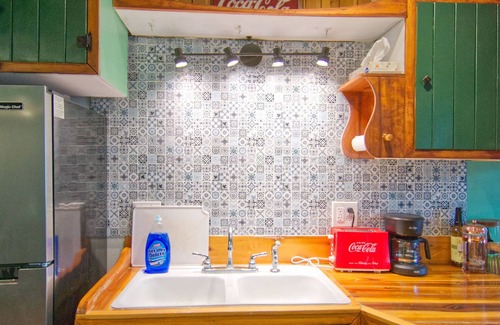 Wildwood Casa | Unique Outdoorman's Dream! 25 Minutes to Chattanooga! Full Kitchen! Unique Stay