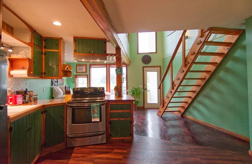 Wildwood Casa | Unique Outdoorman's Dream! 25 Minutes to Chattanooga! Full Kitchen! Unique Stay