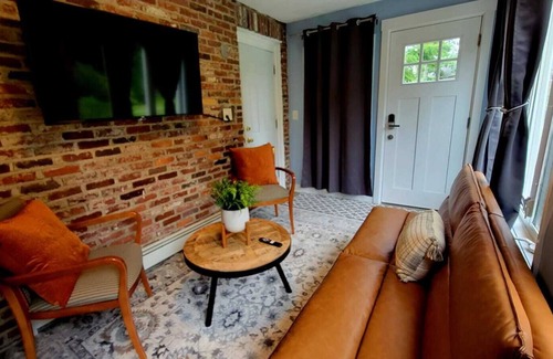 West Roxbury Apartamento | Unique & Peaceful Boston Home (Free Parking)