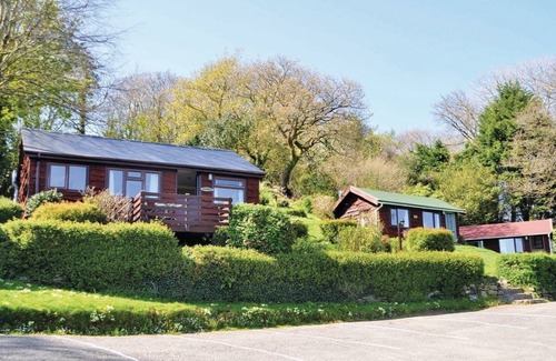 Berrynarbor Chalet De Esquí | Unique, peaceful, cosy and quaint cedar wood built holiday lodge.