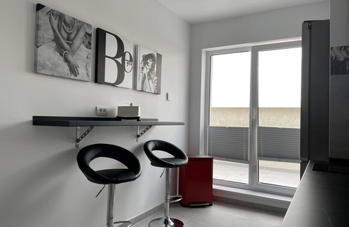 Militari Condominio | Unique Penthouse Lakeview W19