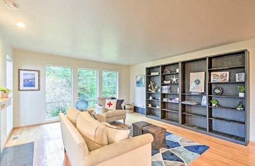 Port Ludlow Casa | Unique Port Ludlow Home with 3 Decks and Hot Tub!