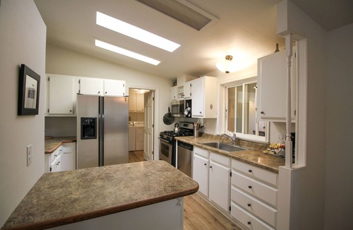Douglas Flat Apartamento | Unique Property: pool, hot tub, gardens, koi ponds, game building!