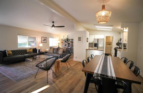 Douglas Flat Apartamento | Unique Property: pool, hot tub, gardens, koi ponds, game building!