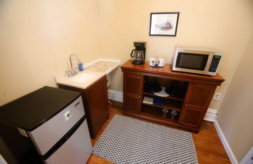 Huntington Cama Y Desayuno | Única, tranquila, privada y encantadora suite en el corazón del centro de Huntington.