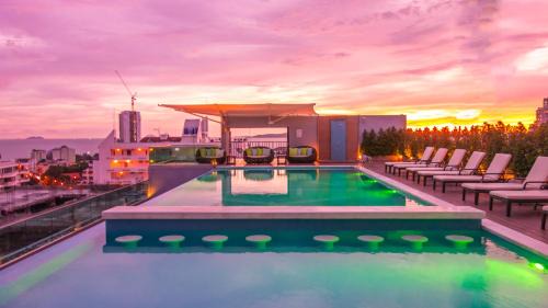 Pratumnak Hill Hotel | Unique Regency Pattaya