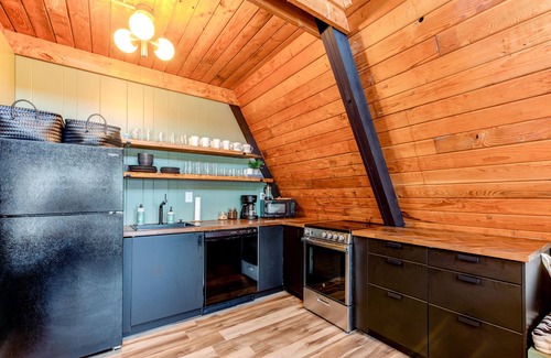 Sky Valley Chalet De Esquí | ¡NUEVO LISTADO! ¡Chalet exclusivo para perros con parrilla de gas, hoguera y bañera de hidromasaje privada!