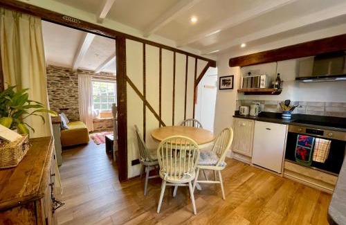 Portloe Casa | Unique Retreat - 2 bedroom cliff top cottage with large terrace