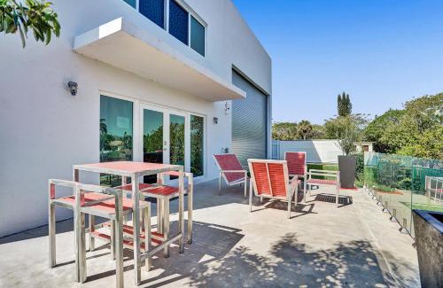 Deerfield Beach Apartamento | Unique Retreat - Unit A: Cozy First-Floor Oasis
