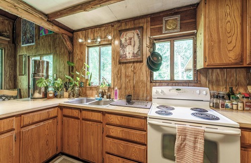 Kalama Cabina | Unique Riverfront Cabin 1 hour north of PDX