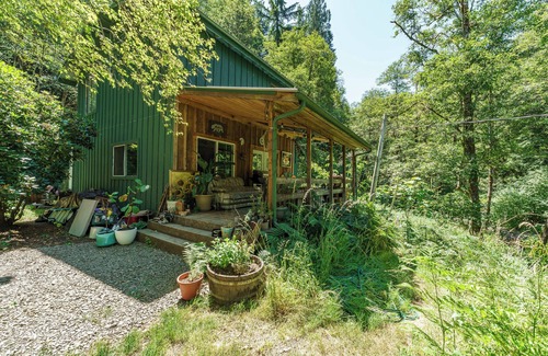 Kalama Cabina | Unique Riverfront Cabin 1 hour north of PDX