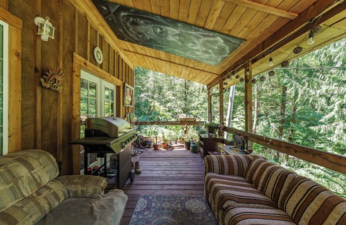 Kalama Cabina | Unique Riverfront Cabin 1 hour north of PDX