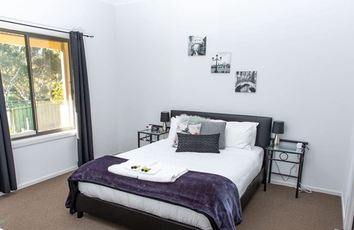 Gawler South Casa | Unique Riverview Cottage-Modern 3 bedroom