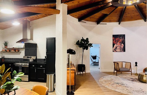 Desert Hot Springs Casa | Unique Round House w/ Fire Pit