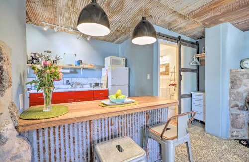 Santa Cruz Apartamento | Unique Santa Cruz Studio about 25 Mi to Santa Fe