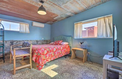 Santa Cruz Apartamento | Unique Santa Cruz Studio about 25 Mi to Santa Fe