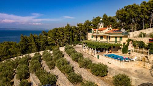 Vela Luka Villa | Unique seaside villa with pool