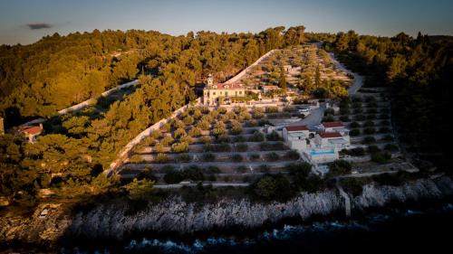 Vela Luka Villa | Unique seaside villa with pool