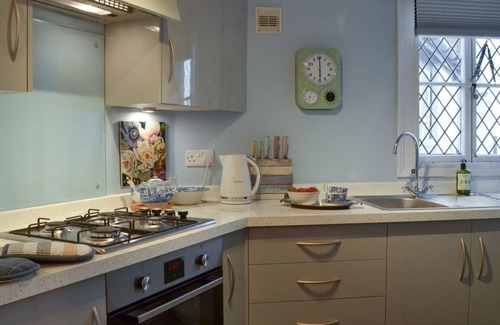 Old Town Hastings Casa | Exclusiva cabaña de contrabandistas con perfecta vista al mar y ubicación en el casco antiguo