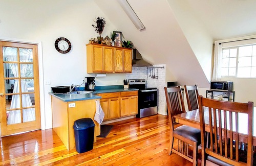 Cave Junction Casa | Unique Southern Oregon retreat with kids' items & washer/dryer - dog-friendly