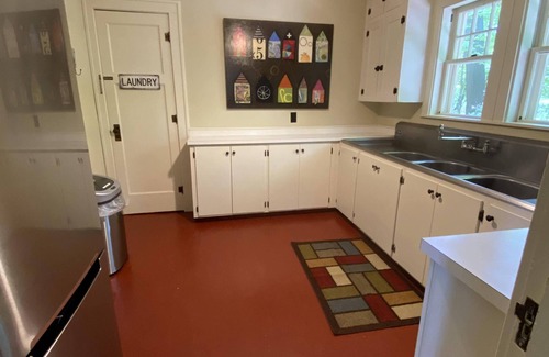 Elk Rapids Casa | Unique & Spacious 5-bedroom on Sandy Shores of of Elk Lake