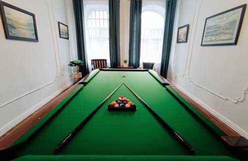Avoti Apartamento | Unique Spacious Classic 3 bedroom Midtown Apartment ! BILLIARD room !