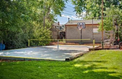 Berkley Casa | Unique & Spacious House Steps From Regis