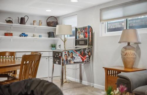 Berkley Casa | Unique & Spacious House Steps From Regis