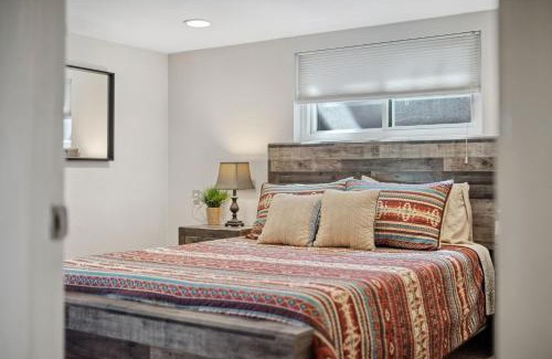 Berkley Casa | Unique & Spacious House Steps From Regis