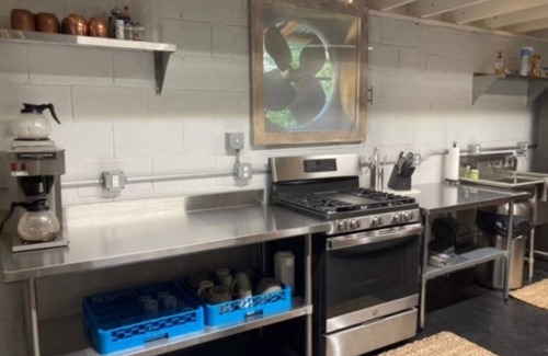 Springdale Apartamento | Unique stay in a vintage gas station
