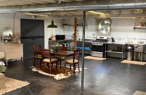 Springdale Apartamento | Unique stay in a vintage gas station
