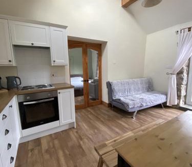 Leeswood Apartamento | Unique Stay on an Alpaca Therapy Farm with Miniature Donkeys North Wales