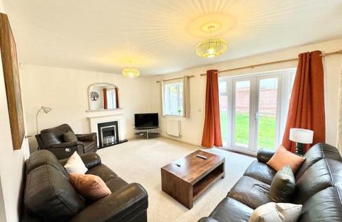 Ashford Casa | Unique Stays Modern Evergreen House in Ashford!