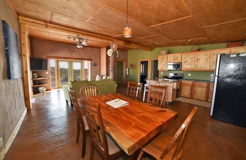 El Paso Casa | Desert Escape Hueco Tanks/ Strawbale home/Mtn view