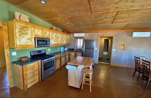 El Paso Casa | Desert Escape Hueco Tanks/ Strawbale home/Mtn view